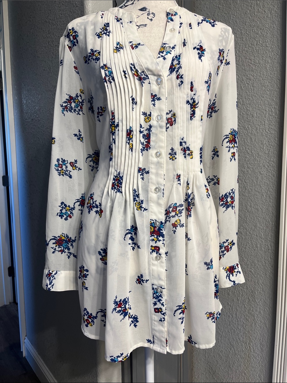 American Rag White Floral Pintuck Tunic with Blue and Yellow Blooms